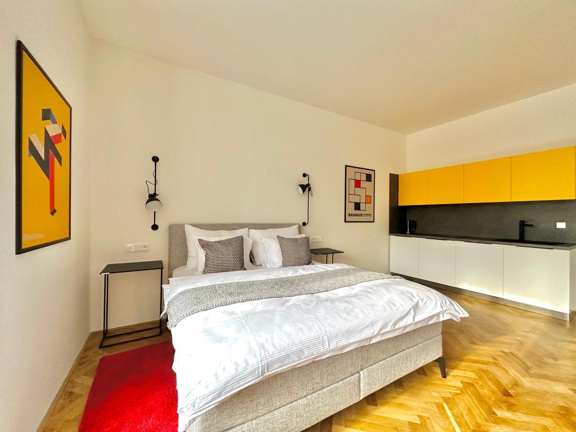 Botanique Rooms With Sauna By Homester Брно Экстерьер фото